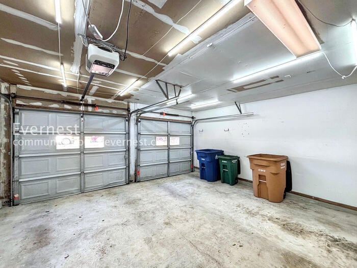 Building Photo - 915 Pyegrave Pl