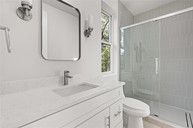 Building Photo - 613 Clifford Dr