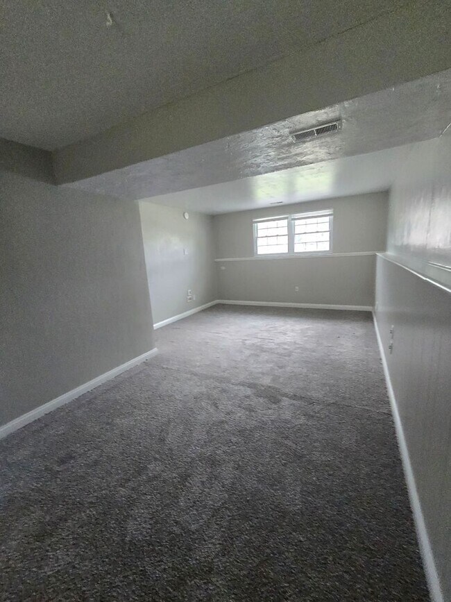 Building Photo - Beautiful 3 Bedroom with Bonus Room in Dec...