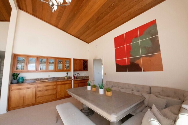 Building Photo - Amazing La Jolla North PB home with panoramic views of the ocean, bay and downtown