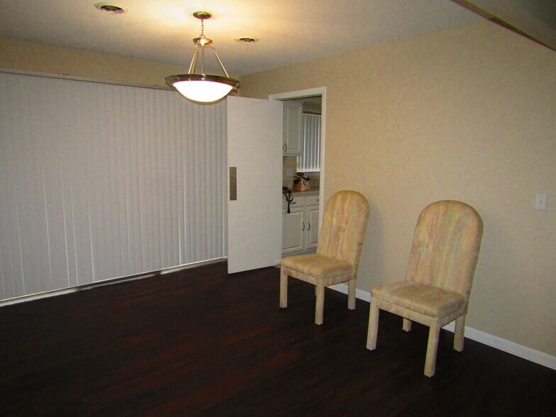 Building Photo - 16270 Mayfair Dr