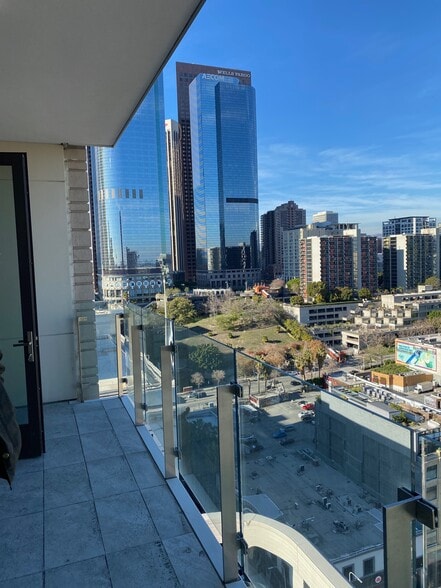 Bacolny View - 400 S Broadway