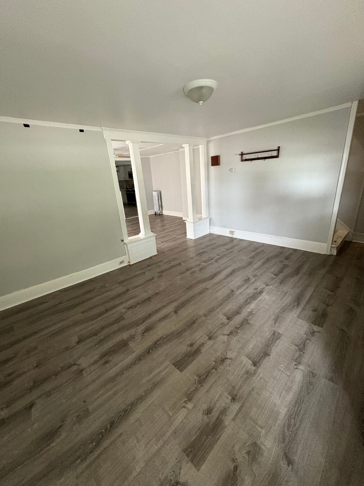 Front room 1 - 28 Murray St