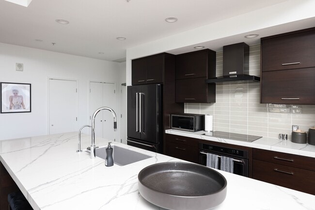 Building Photo - 575 Sixth Ave