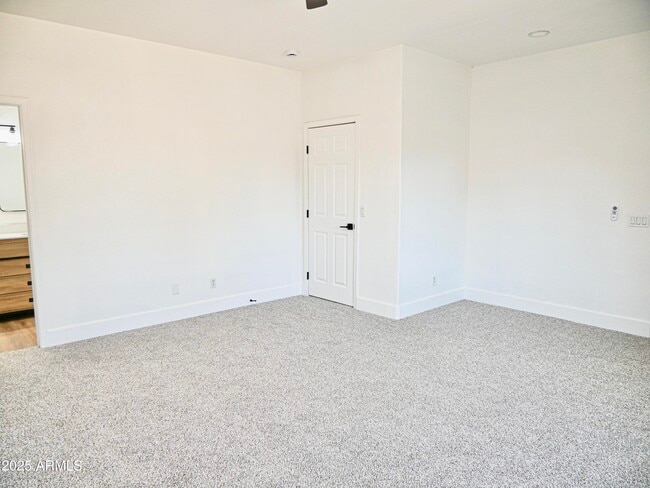 Building Photo - 1187 E Cowboy Cove Trail