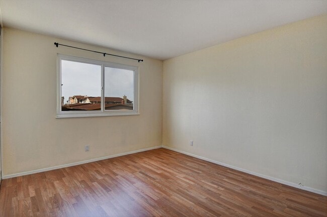 Building Photo - Spacious & Stylish Home in Pacifica’s Desirable Fairmont Neighborhood