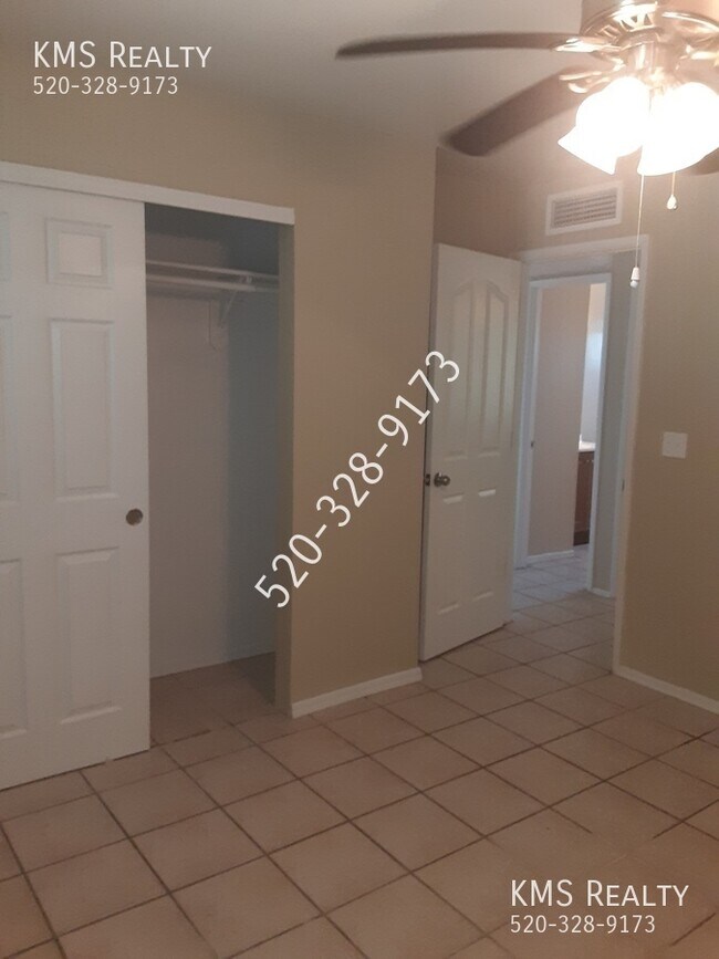 Building Photo - 7271 E Bellingham Dr