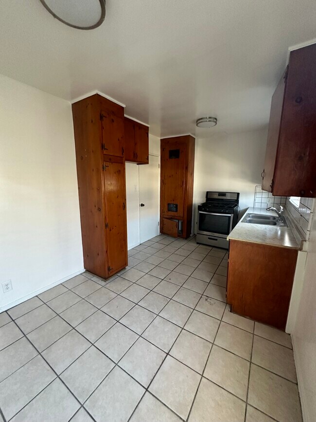 Building Photo - 7303 Woodley Ave