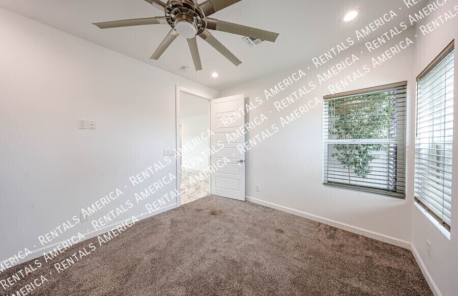 Building Photo - 347 E La Mirada Dr