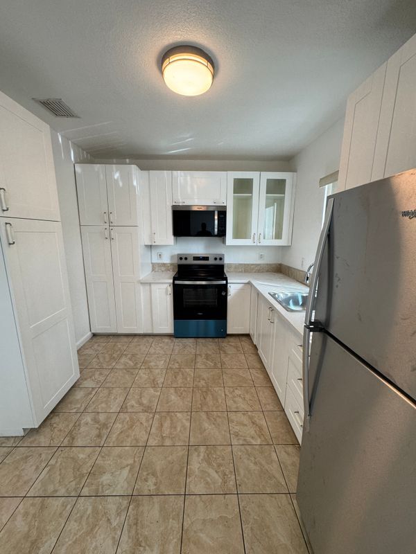 Building Photo - 3055 NW 76th St