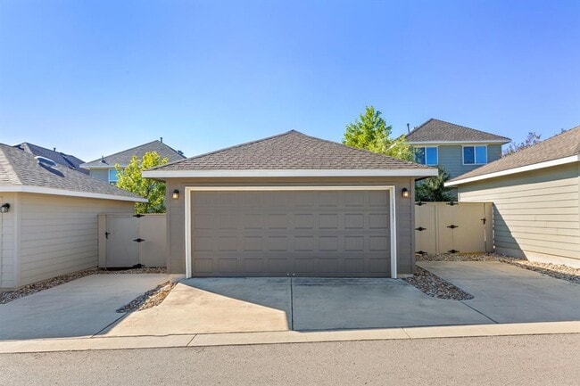 Building Photo - 18007 Malnati Dr