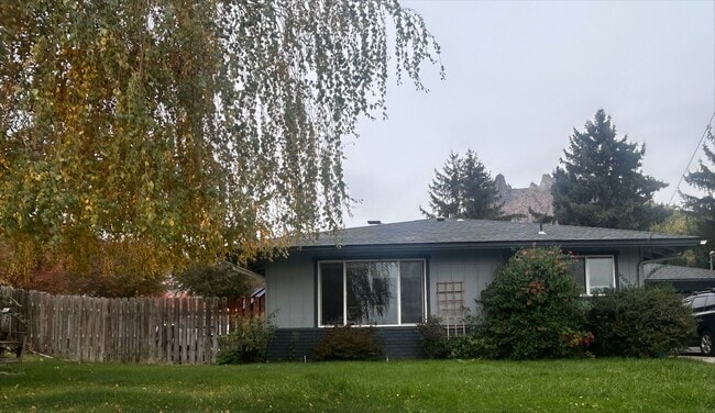 Primary Photo - Spacious 3-Bedroom Home in the Foothills o...