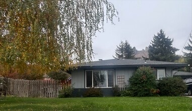 Building Photo - Spacious 3-Bedroom Home in the Foothills of Wenatchee