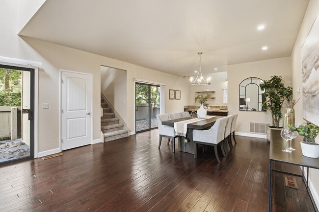 Building Photo - 2220 Boyer Dr