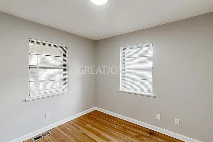 Building Photo - 855 78th St S