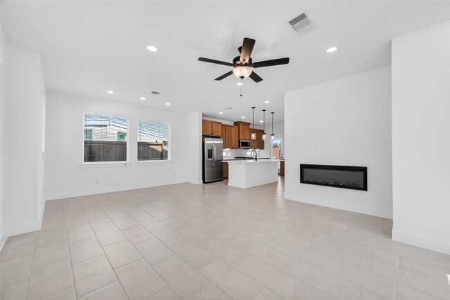 Building Photo - 24011 Breezy Bank Trl