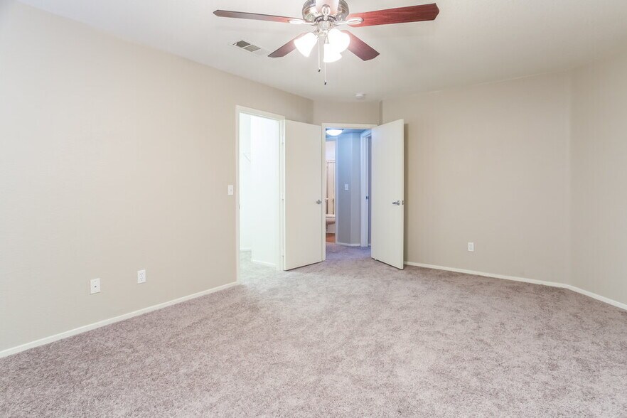 Building Photo - 3307 Epson St