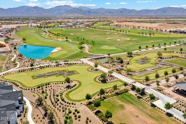 Building Photo - 11138 N San Clemente St