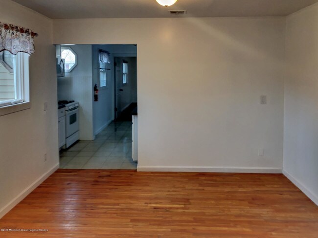 Building Photo - 222 Laurel Ave