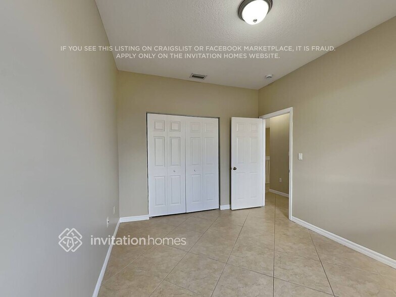 Building Photo - 5325 SW 134th Ave