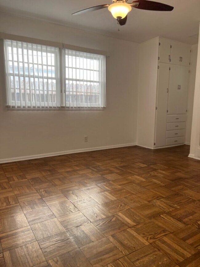 Building Photo - 2709-2711 Broadway Ave