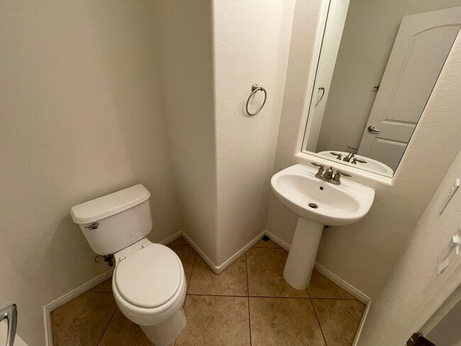Building Photo - 9778 Twin Ponds Ct