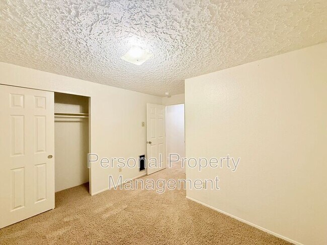 Building Photo - 708 W 31st St