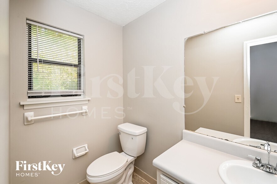 Building Photo - 6829 Ivy Log Dr SW