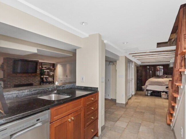 Building Photo - 247 Bunker Hill St