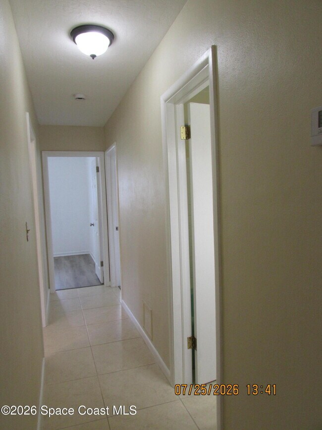 Building Photo - 211 W Laila Dr