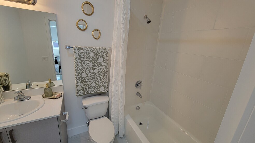 Building Photo - 1182 W 32nd St