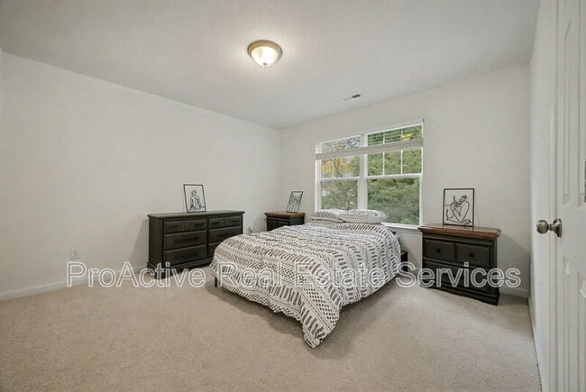 Building Photo - 3026 Peronne Ave