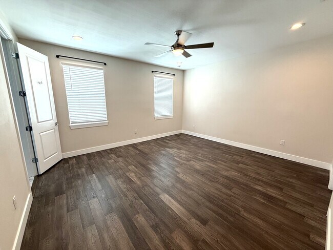 Building Photo - W McElroy Ave #3