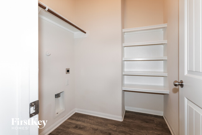 Building Photo - 15149 Meadow Glen S