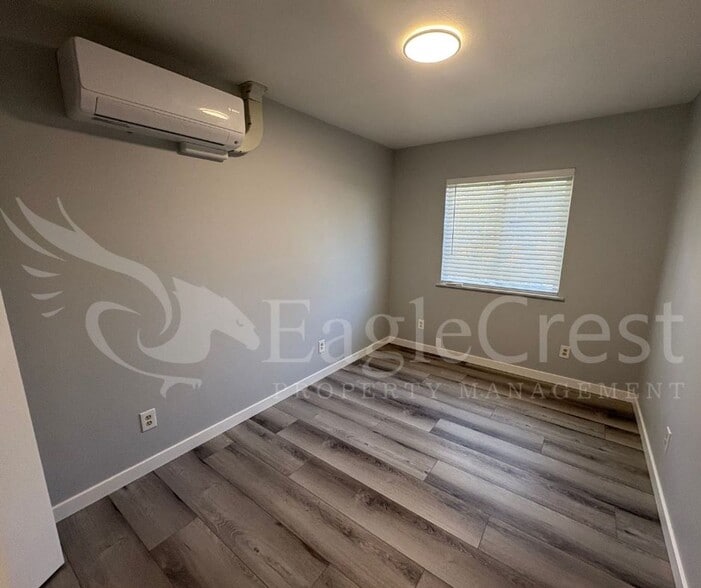 Building Photo - Roseville Lane Apartments