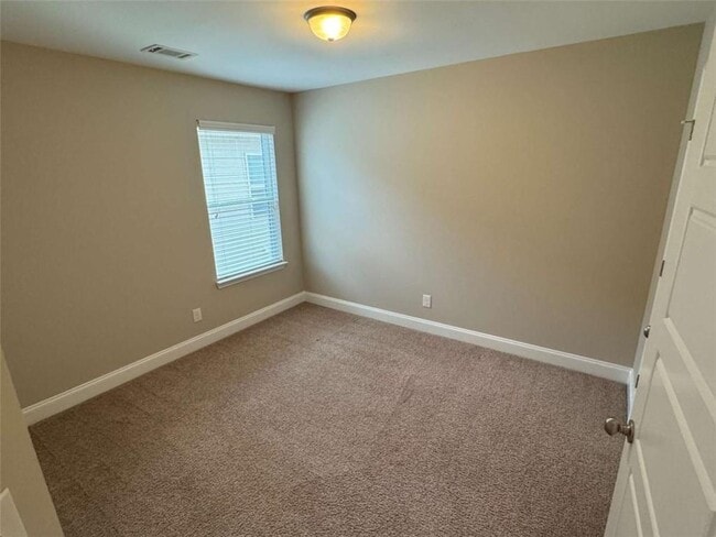 Building Photo - 495 Kirkland Dr
