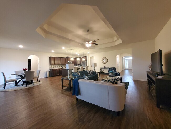 Building Photo - 329 Merlin Ct