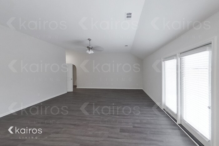 Building Photo - 782 Heather Dr