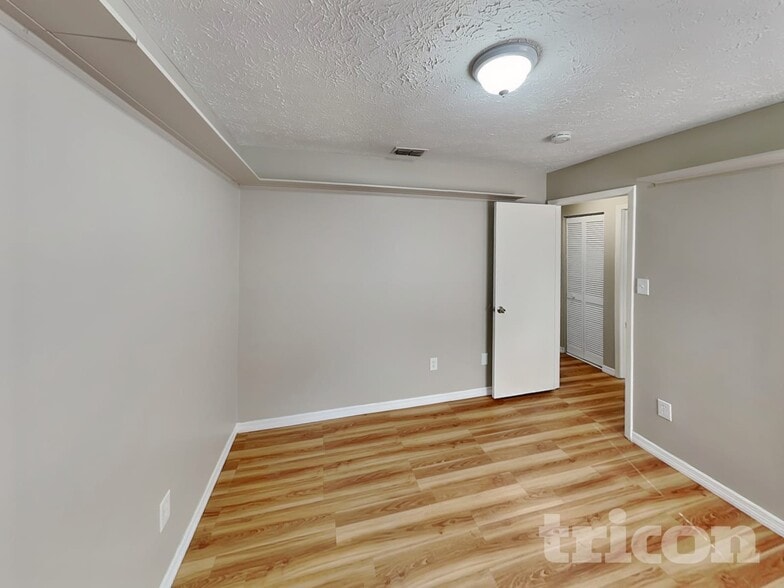 Building Photo - 2704 Mnr Hl Dr