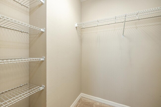 Building Photo - 7069 Woodchase Glen Dr