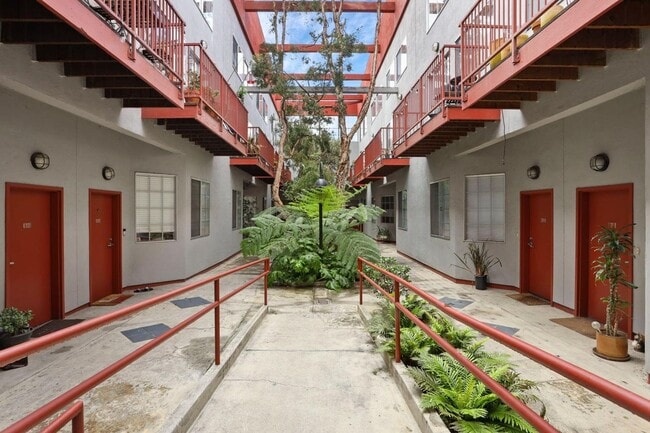 Building Photo - CHIC INDUSTRIAL 2BR/2BA CONDO Available Now!