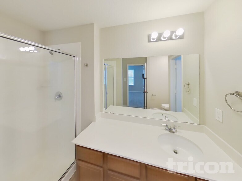 Building Photo - 1114 Bellevue Dr