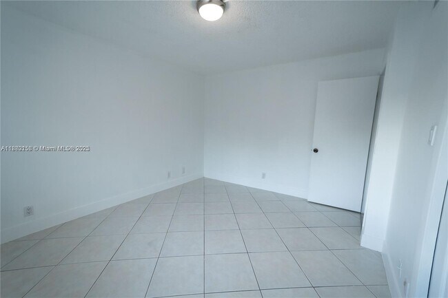 Building Photo - 16471 Blatt Blvd