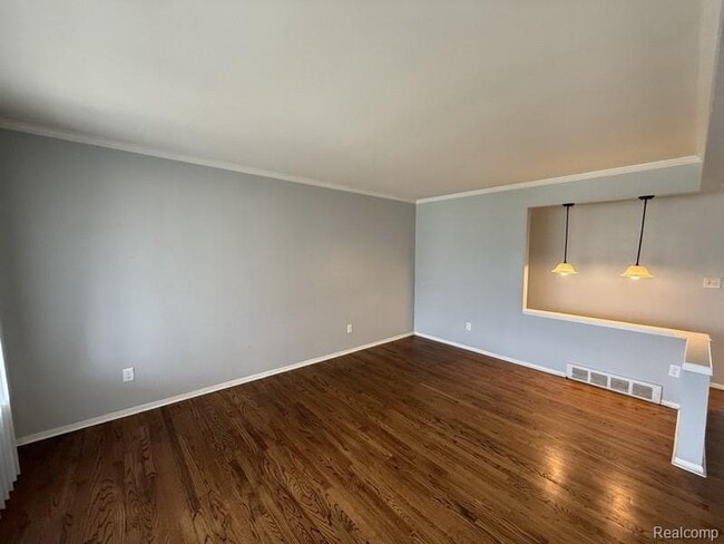 Building Photo - 34660 MacDonald Dr