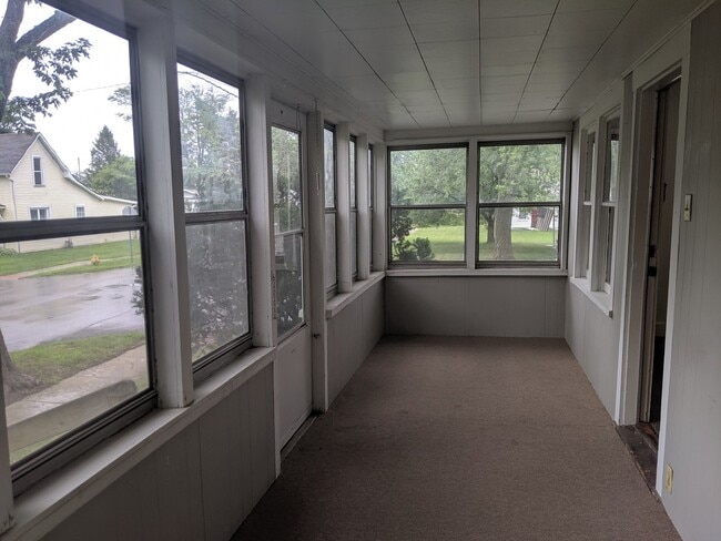 Building Photo - Nice 2-Bedroom Home for Rent in North Central Elkhart