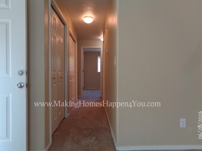 Building Photo - 260 SW Oregon Trail Dr