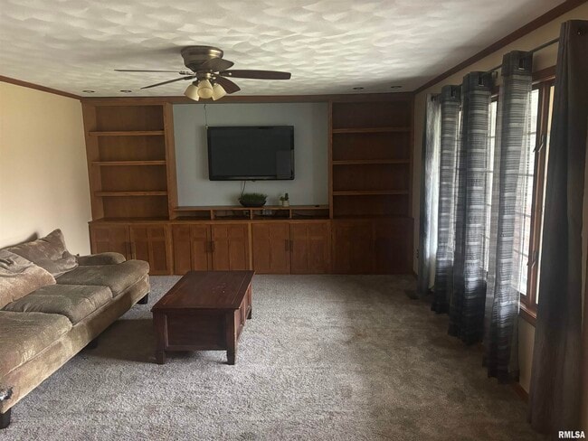 Building Photo - 705 Crestview Dr