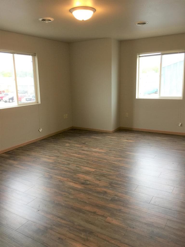 Building Photo - 1409 E Sioux Ave