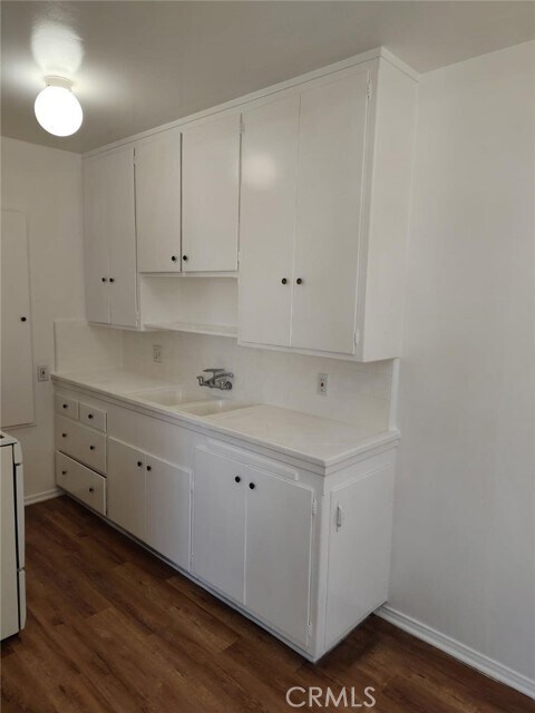Building Photo - 1054 E Artesia Blvd