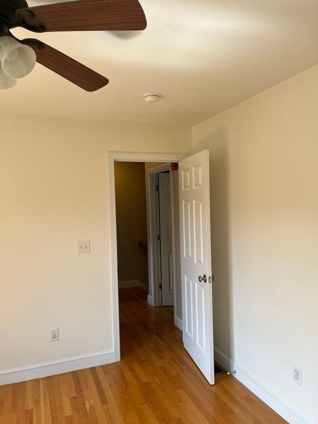 Building Photo - Modern 2Br-1.5Ba Townhouse in East Weymouth
